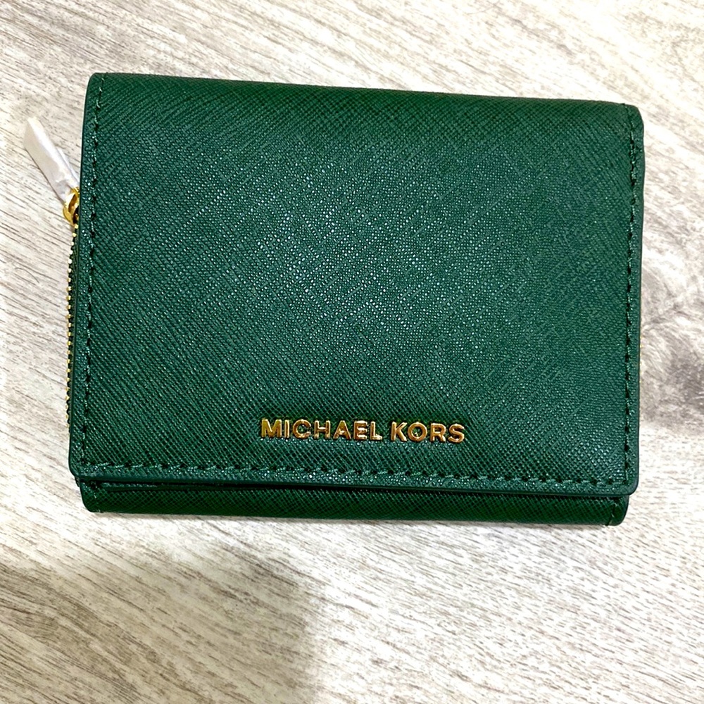 New Michael Kors green wallet. Never used, No tags but wrapping is still on